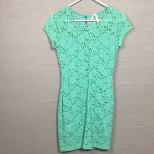 Lace dress with sweetheart cut